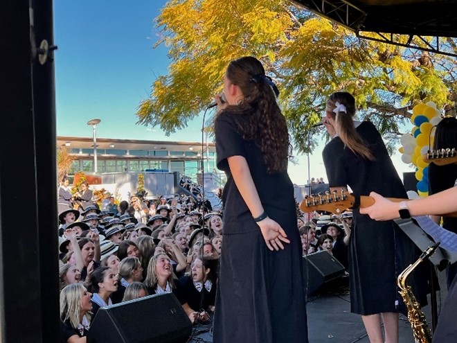 Music Ponytail Performance