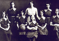 1913 Basketball Team_enews